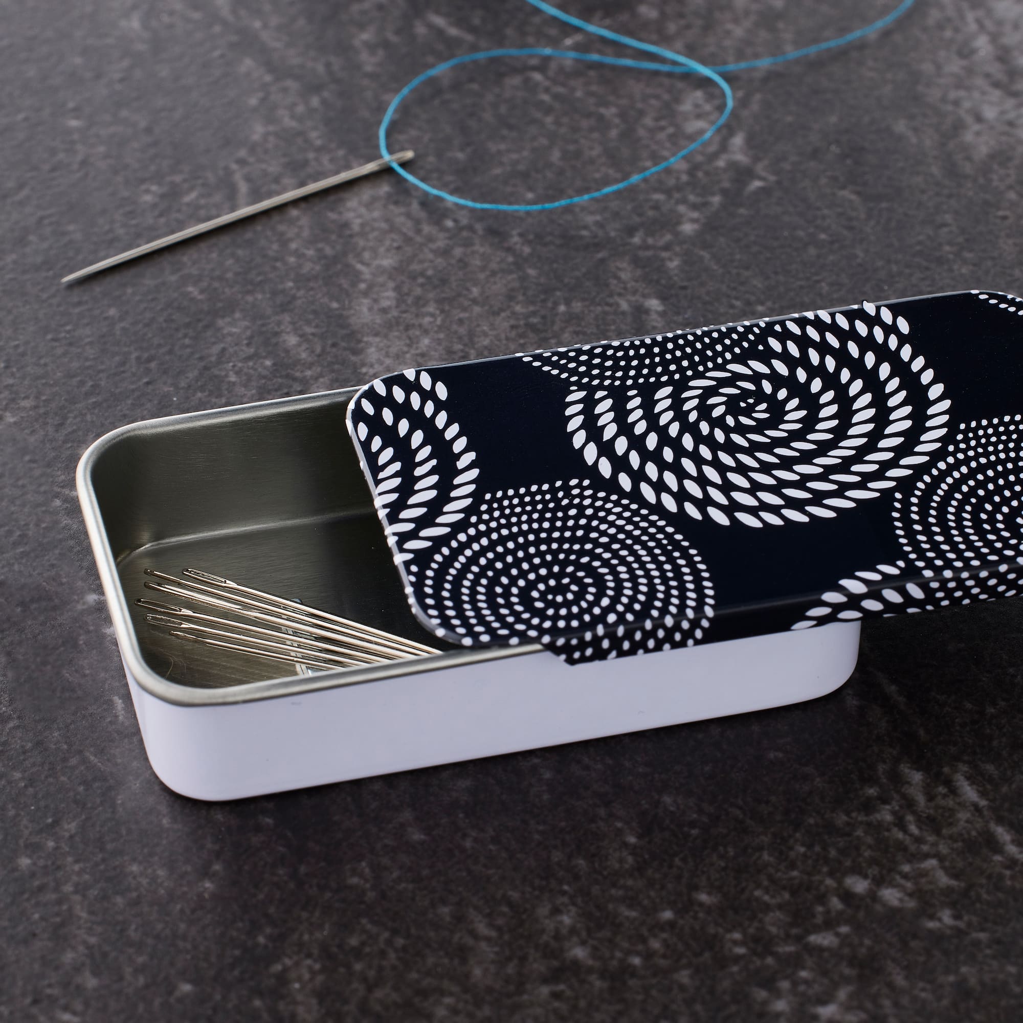 DMC® Magnetic Needle Case
